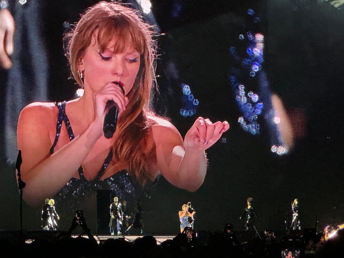 Tayvis13874ever's tweet photo. #ZurichTSTheErasTour I had the time of my life with you ❤️❤️❤️@taylornation13 https://t.co/a7lufST1PV