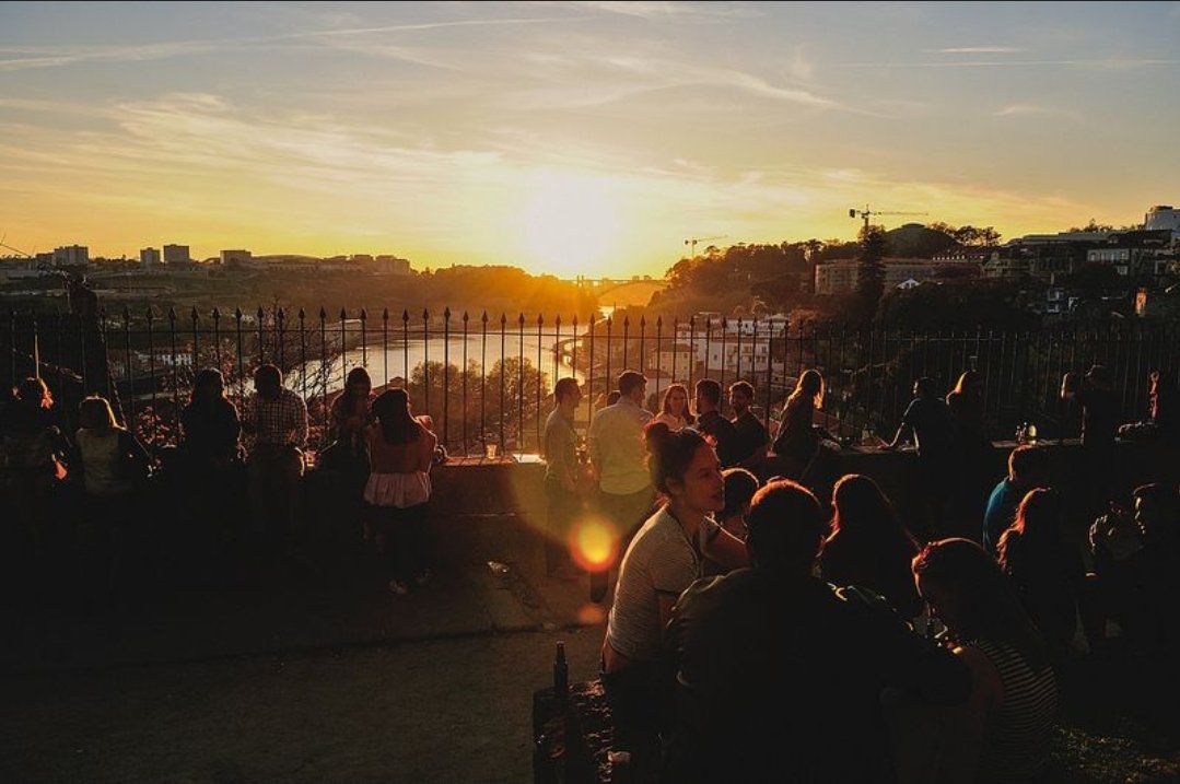 Prettyapartment's tweet photo. Sunset at Passeio das Virtudes - Porto - Portugal 🇵🇹 https://t.co/Ipnwt7qFPN