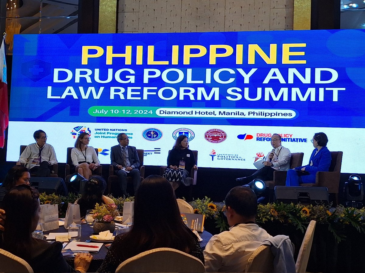 ryanjohnpascual's tweet photo. Former CHR Commissioner Karen Dumpit closes the panel discussion with a powerful line: "People who use drugs do not lose their #humanrights". #PHDrugPolicySummit2024 https://t.co/gqApEEsU9i