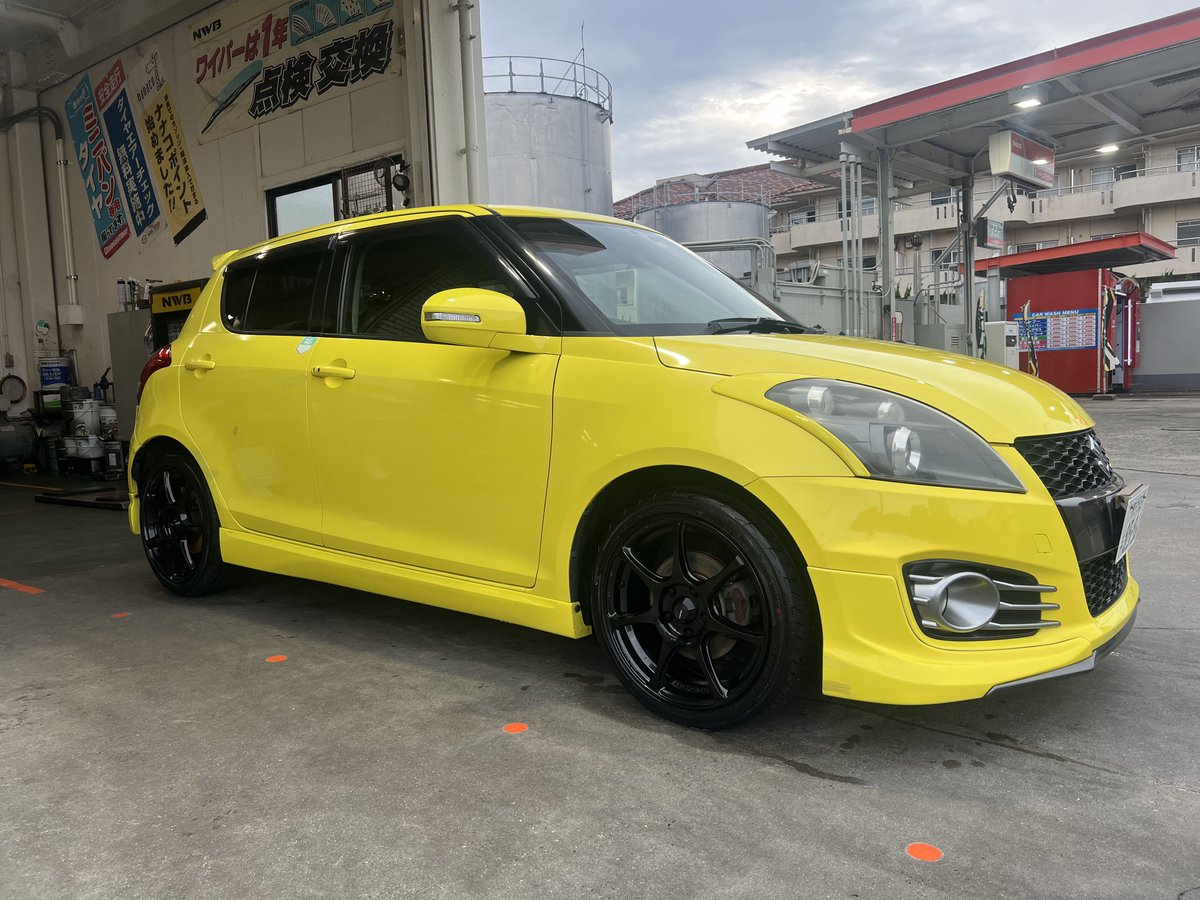 Matsu_LH44's tweet photo. ひっさびさに洗車して綺麗になった✨
やっぱホイール変えたおかげでめっちゃホイール洗うの楽になった😉
#SwiftSport #ZC32S #洗車 #WedsSport #SA75R https://t.co/PcgLjZnopP