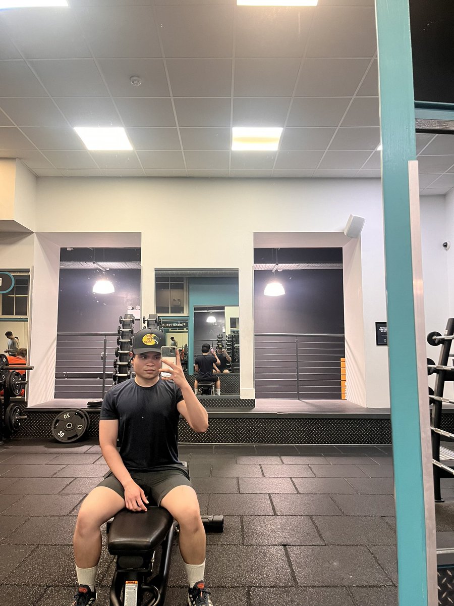 Amininnnn's tweet photo. gym selfie 🏋🏻🪞🤳 https://t.co/Y56wKRdZo9