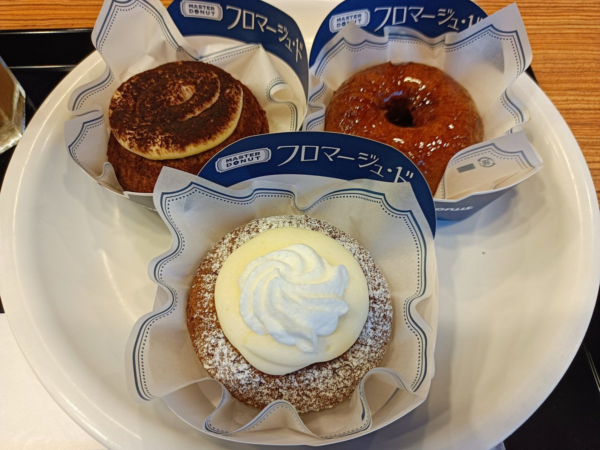oghniku's tweet photo. #ミスタードーナツ 今池ショップ (名古屋市) #MASTERDONUT #ザクもっちドッグ #ドーナツビュッフェ https://t.co/INQrLQqEZR