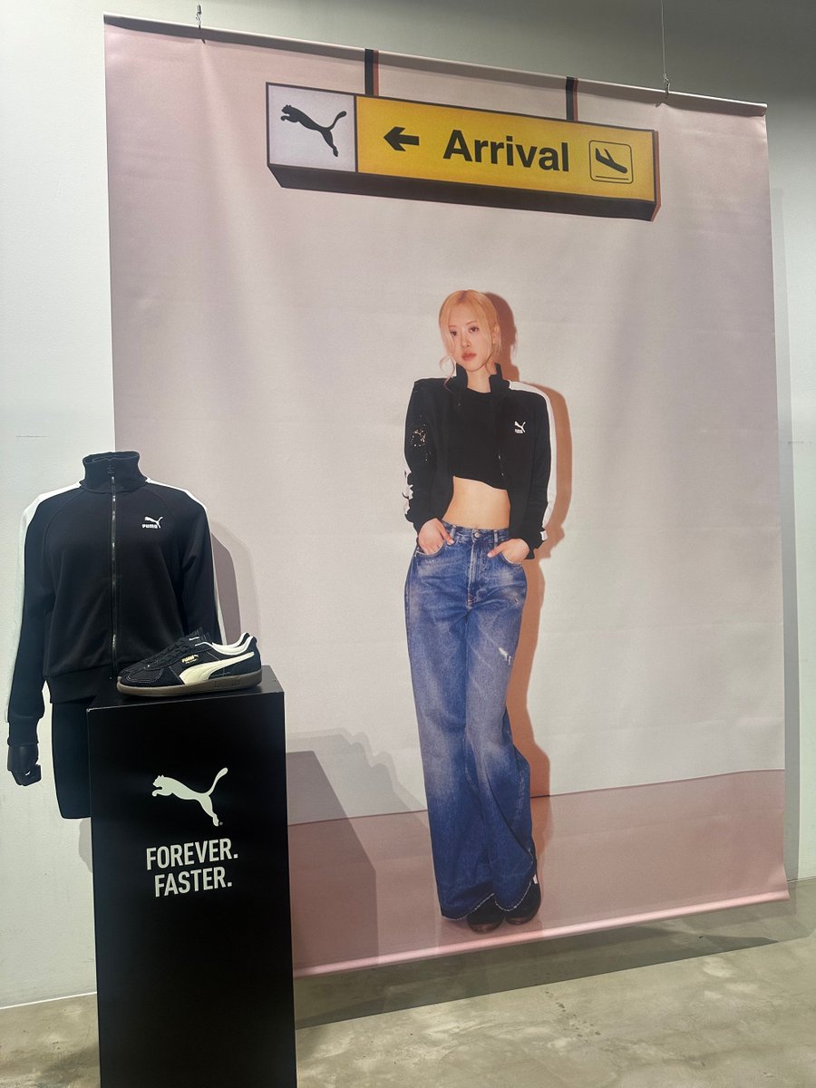 fashionjp's tweet photo. #PUMA 2024年秋冬展示会にて。
文化ファッション大学院大学(#BFGU )の学生が #PALERMO スニーカーをメインに使用したスタイリングを披露。ブロークコアスタイルをテーマに、個性的でお洒落なスタイルが並びました✨👟
会場ではグローバルアンバサダーに就任したBLACKPINK ロゼのビジュアルも発見👀 https://t.co/98qB4u0ysz