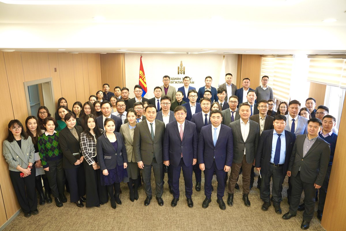 Монгол Улсын Шадар сайд бөгөөд Эдийн засаг, хөгжлийн сайдын ажлыг хүлээлгэн өглөө.  1 жил 10 сарын хугацаанд Шадар сайд бөгөөд Эдийн засаг, хөгжлийн сайдаар ажиллахдаа хийсэн зарим ажил, гарсан үр дүнг та бүгдэд танилцуулж байна. 
✅ Сайдаар томилогдож байх үе буюу 2022 оны 9-р