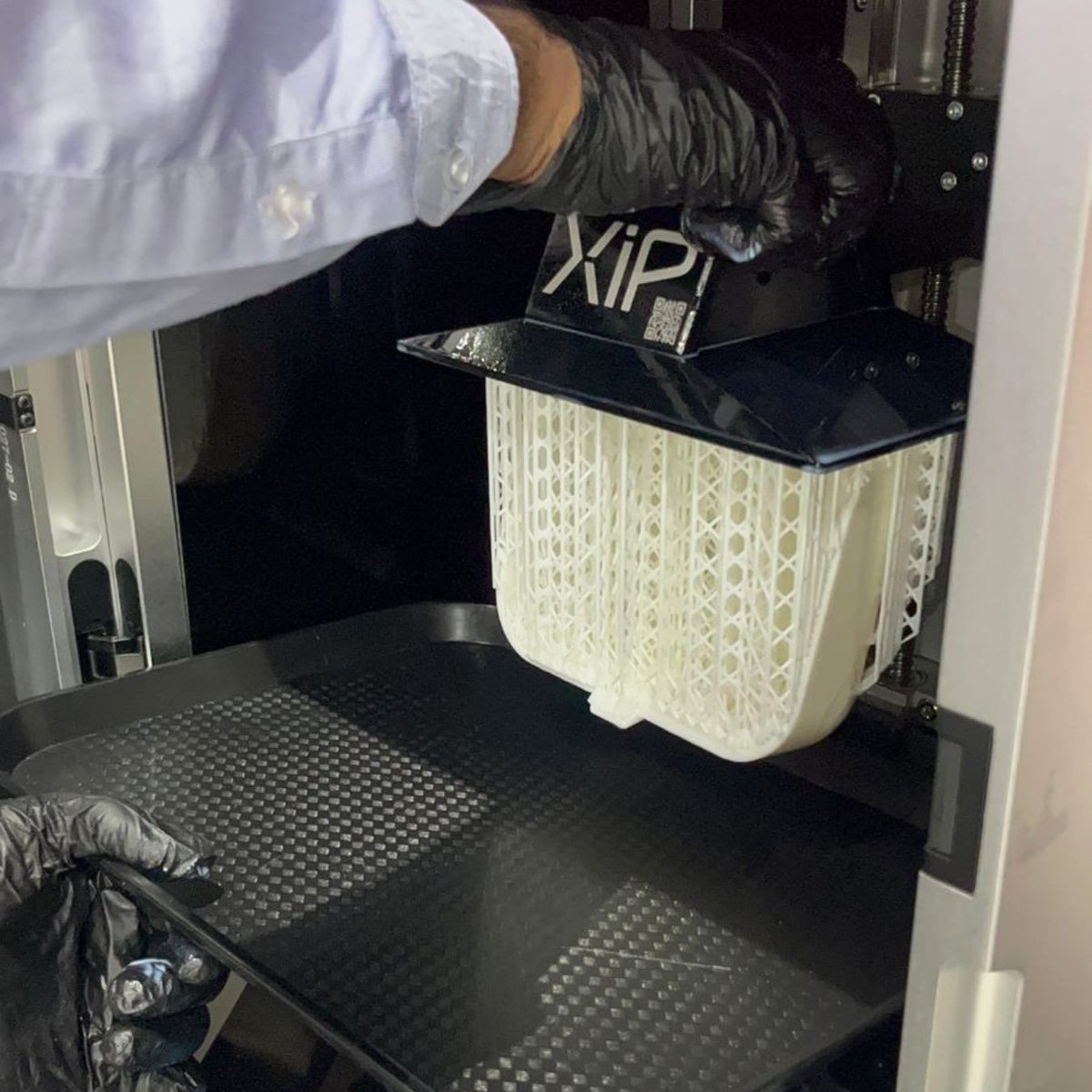 FDINDco's tweet photo. This advanced technology allowed us to achieve remarkable results in record time. The print was completed in just 2 hours.

Not only did we enhance speed, but we also boosted efficiency, reducing lead times and increasing throughput without sacrificing quality. https://t.co/JKzEcLcD9Q