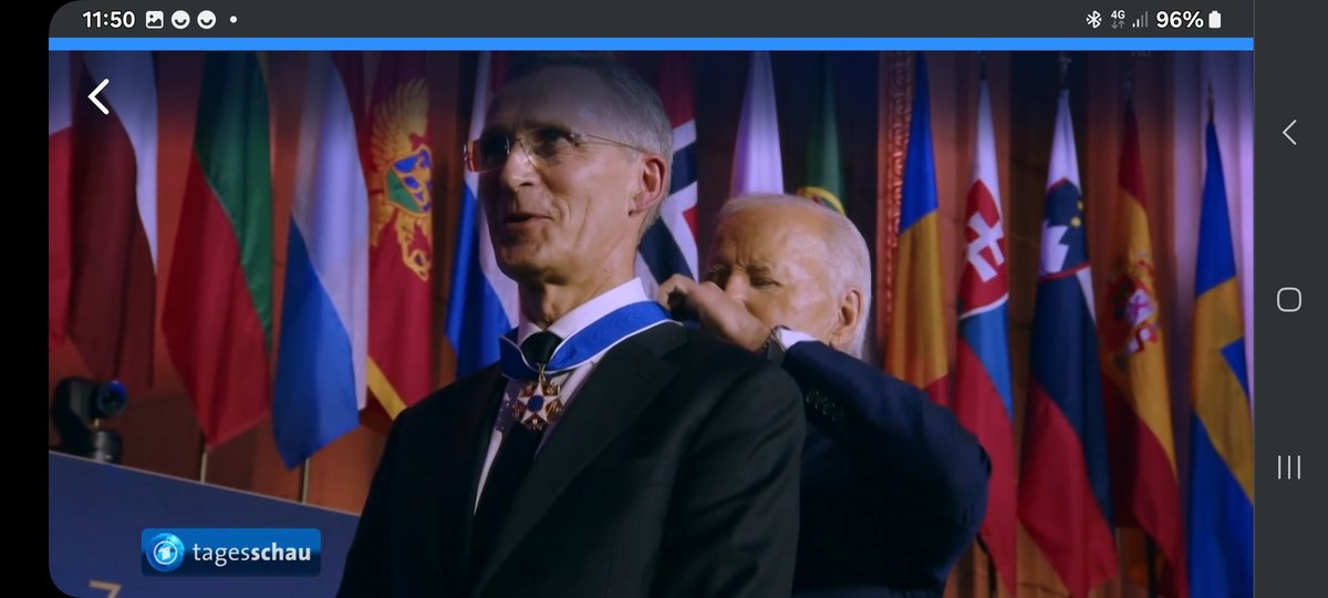 What's going on USA?
President Biden awarded the Presidential Medal of Freedom to NATO Secretary Jens Stoltenberg Tuesday.
Most People are unable to fasten their wife's necklace at the back.