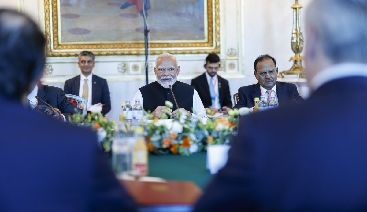 karlnehammer's tweet photo. Prime Minister @narendramodi and I agree: The West and the countries of the global South must combine forces to further pursue the path chosen at the peace summit in Switzerland. Also in this regard, India has a crucial role. The war in the Ukraine must end; Austria will make every possible effort and is also ready to serve as a venue for dialog. 🇦🇹🤝🇮🇳