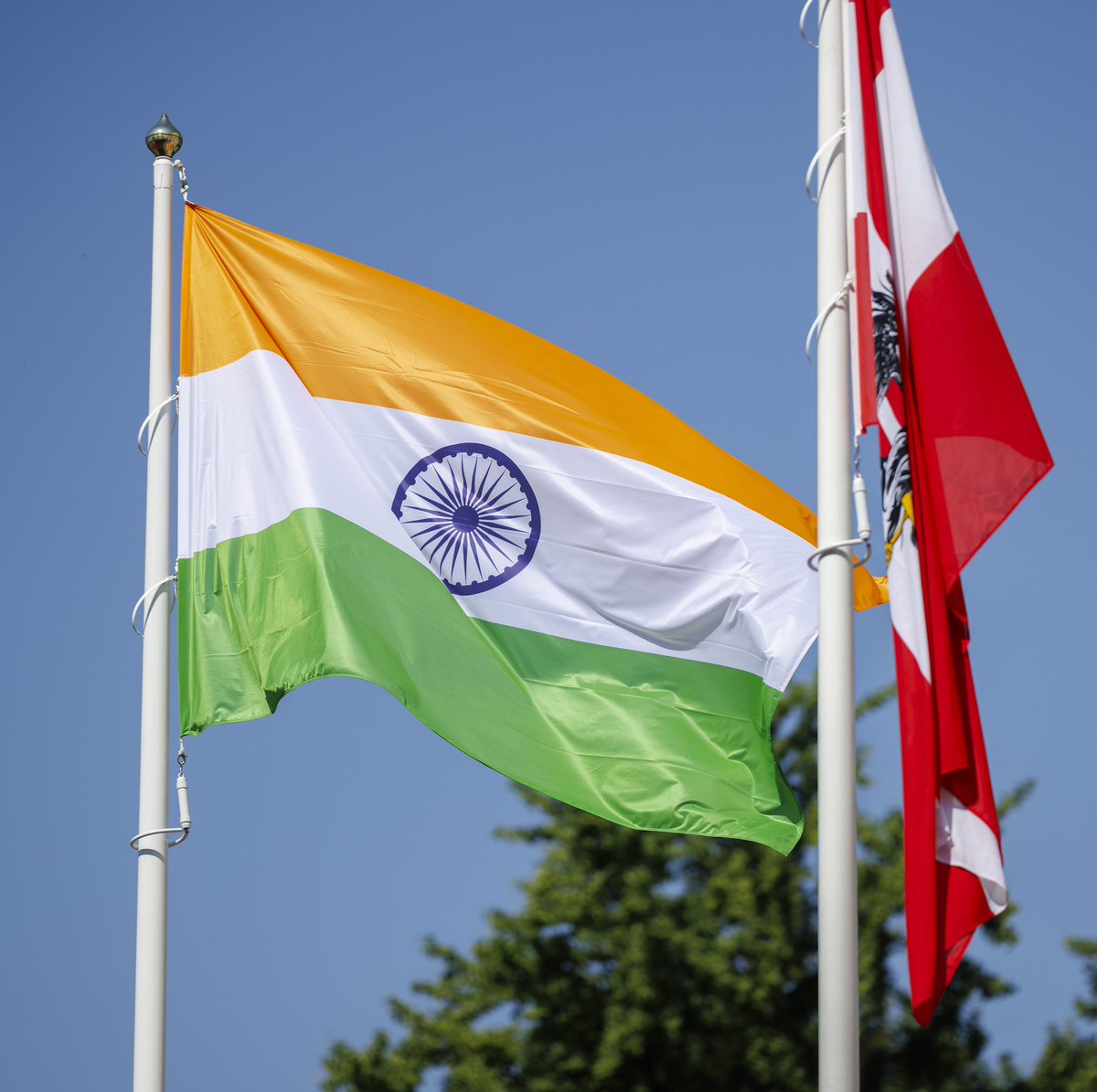 karlnehammer's tweet photo. Prime Minister @narendramodi and I agree: The West and the countries of the global South must combine forces to further pursue the path chosen at the peace summit in Switzerland. Also in this regard, India has a crucial role. The war in the Ukraine must end; Austria will make every possible effort and is also ready to serve as a venue for dialog. 🇦🇹🤝🇮🇳