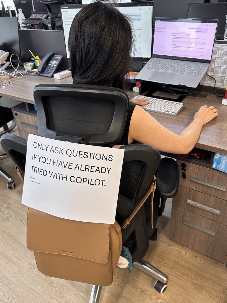 ASUS_MiddleEast's tweet photo. Get yourself your first #ASUS #Copilot+ PC and enjoy up to 18 hours of seamless productivity. ๐
๐ https://t.co/6oZuoXLbDI
#ASUSME #ASUSCopilotPC #AIPC #AI #VivobookS15 https://t.co/zvUhuxvi1j