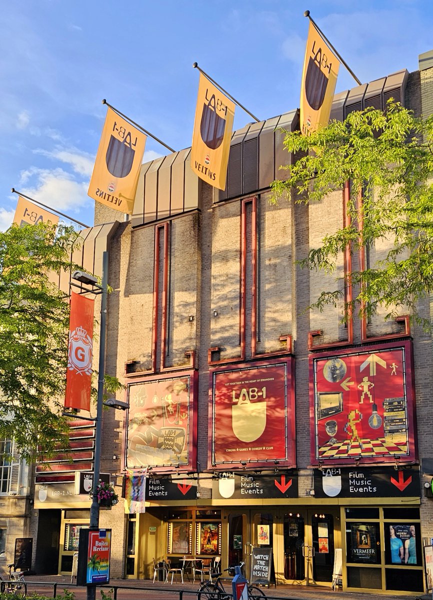 Het enige filmhuis dat voor 16.00 open is in #eindhoven : dat is LAB-1.

Wilt u dus niet alleen maar 's avonds de art-house films kunnen bekijken, dan kunt u bij ons terecht. De hele vakantie van 10.00 tot 01.00 - lab-1.nl/bioscoopagenda/

<a href="/labmineen/">LAB -1</a>