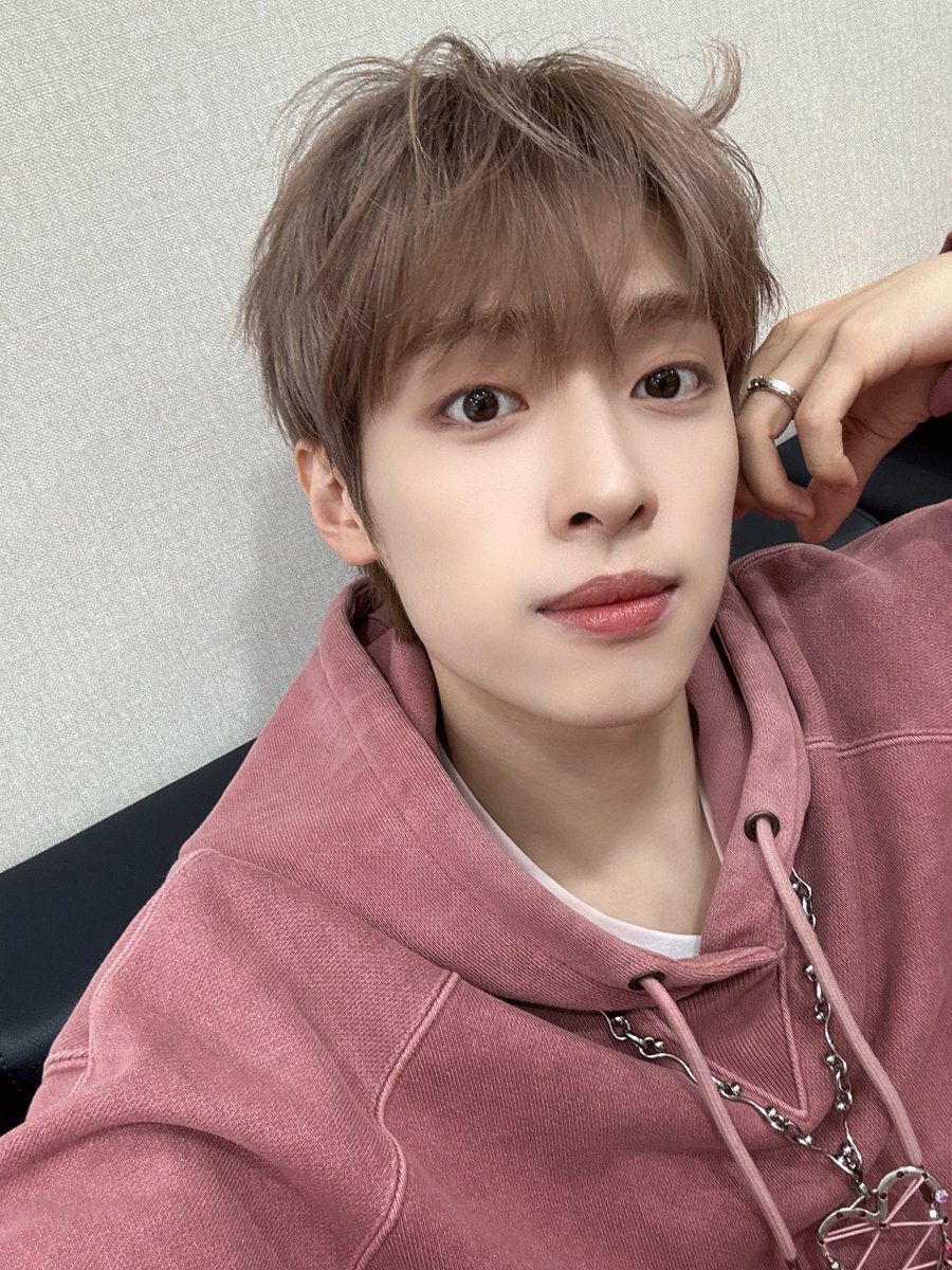 XH_official's tweet photo. [ #Xtra_Scenes ]

핑크 + 가온 = 말모 완벽 미모 🩷✨

#XdinaryHeroes #엑스디너리히어로즈
#가온 #Gaon
#WE_ARE_ALL_HEROES
#쇼챔피언 #SHOWCHAMPION https://t.co/DWc4ekedql