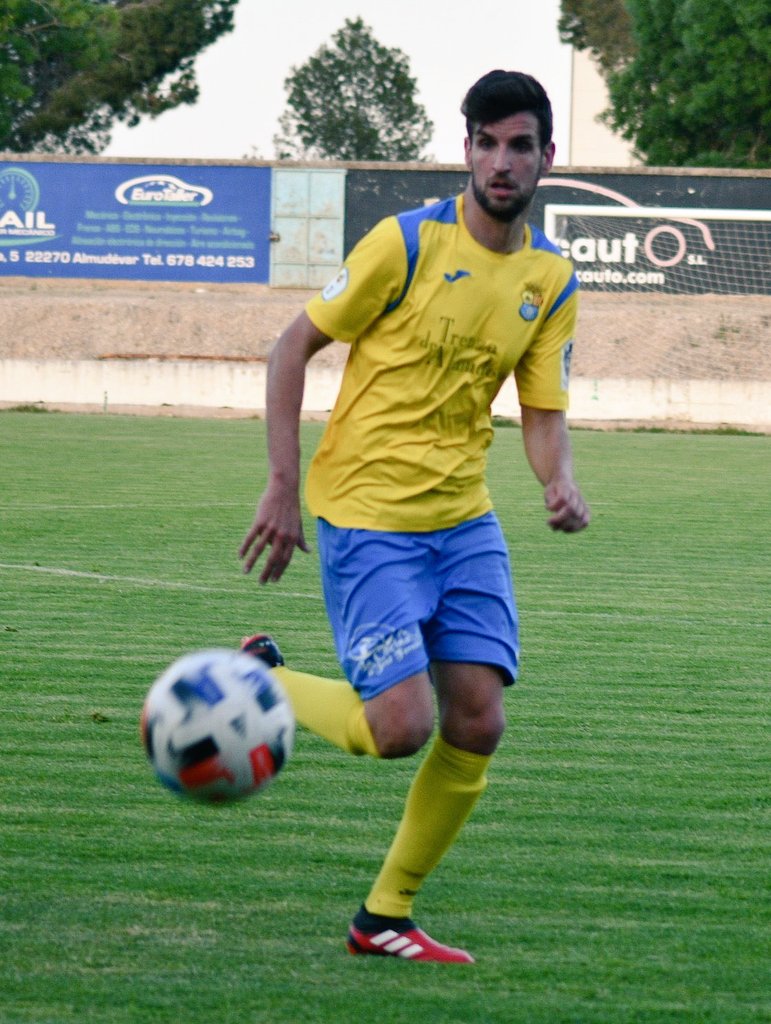 🔊📄 𝗢𝗙𝗜𝗖𝗜𝗔𝗟 |
✍🏼 𝗥𝗘𝗡𝗢𝗩𝗔𝗖𝗜𝗢𝗡
𝗘𝗺𝗶𝗹𝗶𝗼 𝗩𝗲𝗹𝗮𝘀𝗰𝗼 sigue una temporada más con la A.D. Almudévar.
Un líder dentro y fuera del campo.
Pundonor, entrega y compañerismo por bandera.
Recién salido del Juvenil 😂
DI⚽S

#ADAlmudévar💛💙
#ADAlmudévar_2024_2025