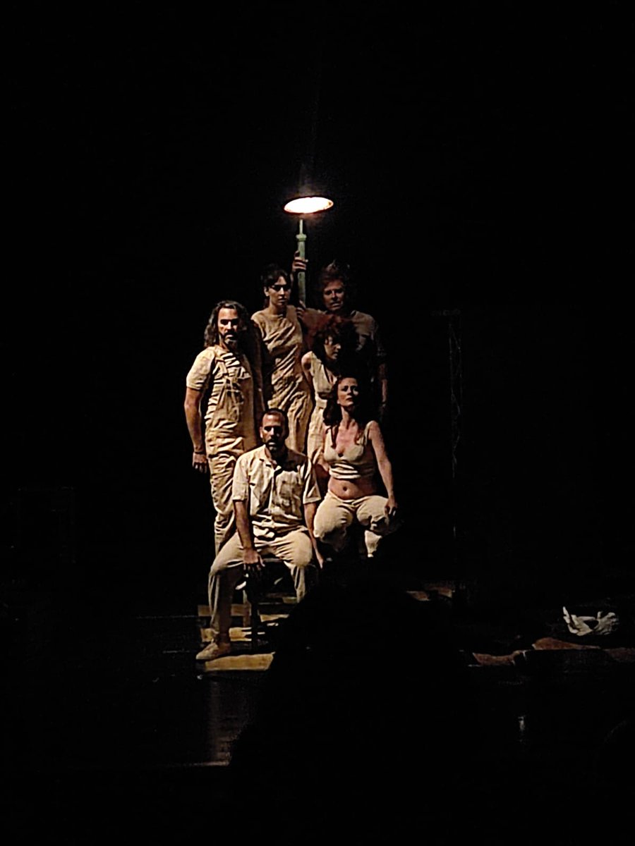 !Gracias <a href="/UNIAuniversidad/">Universidad Intern. de Andalucía</a> Internacional de Andalucía! Qué hermosura llevar el estreno andaluz de #LaMaldad a #Baeza! Qué emoción ver al Teatro Montemar al completo aplaudiendo de pié! Un placer debatir con el alumnado de la Escuela de Teatro de Baeza, hasta pronto!!!!!!