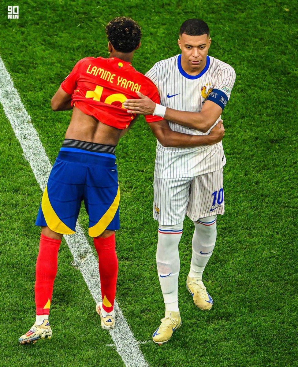 Presente y futuro del fútbol. 
Yamal es el nuevo Messi 
Mbappe quizás el nuevo CR7, pero no es un líder. Yamal a los 16 se ha puesto a España a sus espaldas.