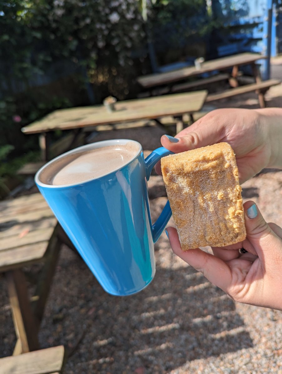 stationcafebarn's tweet image. ⭐ Special Price ⭐
That great combo that you can't go wrong with. Velvety large hot chocolate &amp;amp; a piece of our sweet homemade all butter shortbread. 
Always available, anytime of the day
#homemade #hotchocolate #shortbread #combo #deal
