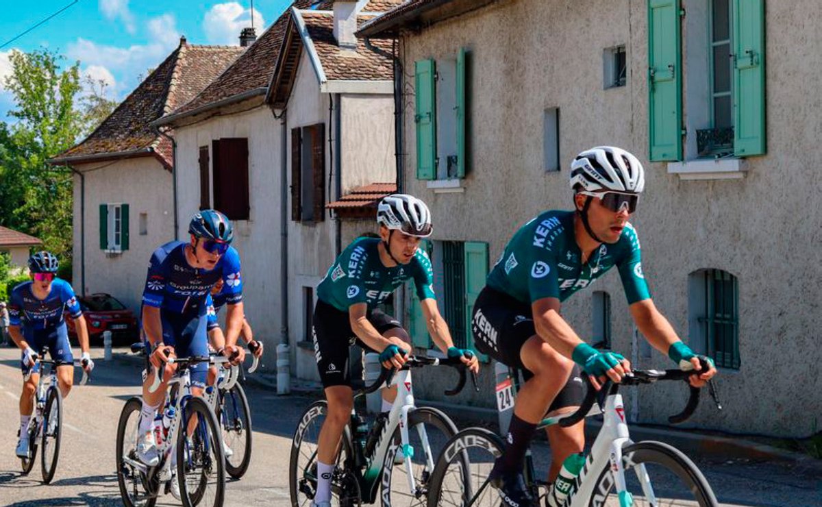 El Equipo Kern Pharma vuelve a la competición

canalciclismo.com/competicion/fi…