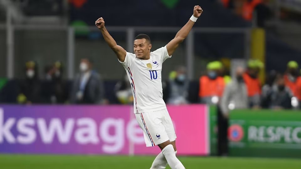 📊 ¿Consideras a Kylian Mbappe el mejor jugador del mundo actualmente?

🔄 SÍ
❤️ NO