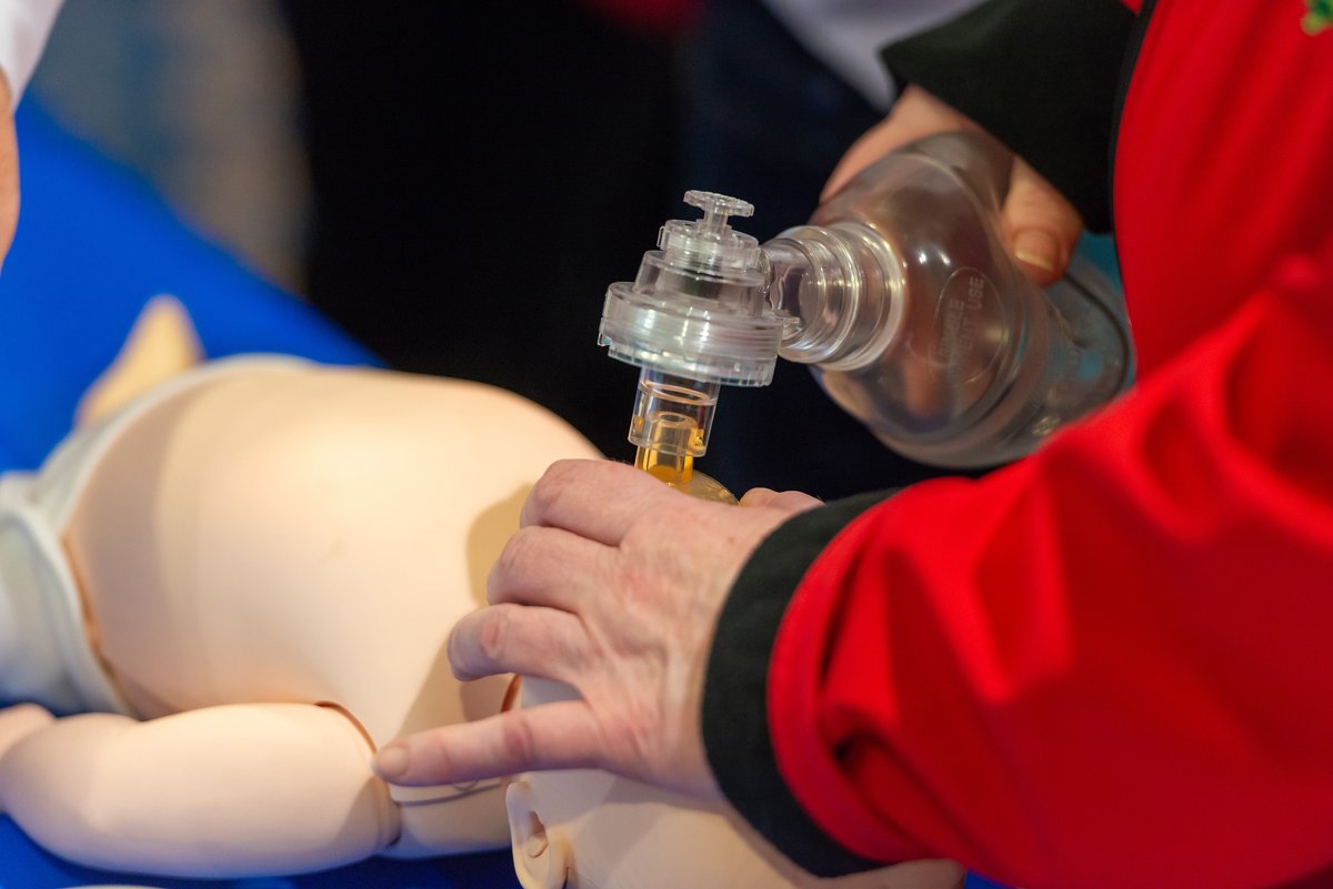 🙋‍♀️Interested in becoming a volunteer Community First Responder? We're keen to hear from people in rural and semi-rural areas of Surrey and Sussex. A challenging but rewarding vital role with SECAmb. 💚Closing date for applications is 21 July.
More here: bit.ly/3xZgUZx