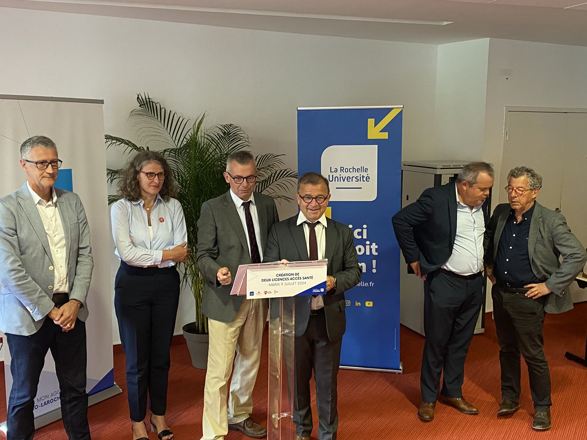[⚕️ Signature] Hier matin, à l'hôpital de La Rochelle, La Rochelle Université et <a href="/AggloLR/">La Rochelle Agglo</a> ont signé une convention triennale permettant l'ouverture de deux parcours de #licence Accès Santé (#LAS) à La Rochelle !