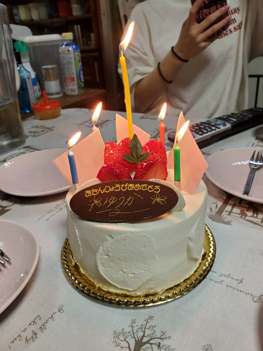 tsk1045tsk's tweet image. 先日娘の誕生日だったけど、みんな忙しく、やっとみんなが揃ったので、ケーキを用意しました！
遅くなってごめんね
久々のケーキは美味しかった～