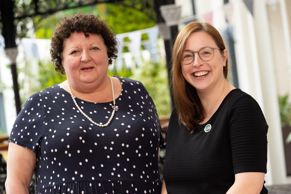 St_Monica_Trust's tweet photo. Congratulations to Emily Pimm who was surprised with a Chief Nurse Adult Social Care Gold Award by @sturdy_deborah, Chief Nurse for Adult Social Care! We are incredibly proud of Emily's outstanding contribution to social care 👏

Read the full story here: https://t.co/FG7GaaxotU https://t.co/SukNzIurHz