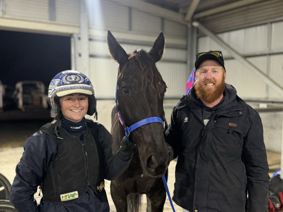 🥇The Grant Jones trained SHEZ A PUNTER has taken out the BLINDS BY DESIGN MAIDEN PACE for Olivia Frisby.

🥈| SAUCEY TOOTH
🥉| OSCAR MAC

Congratulations 👏