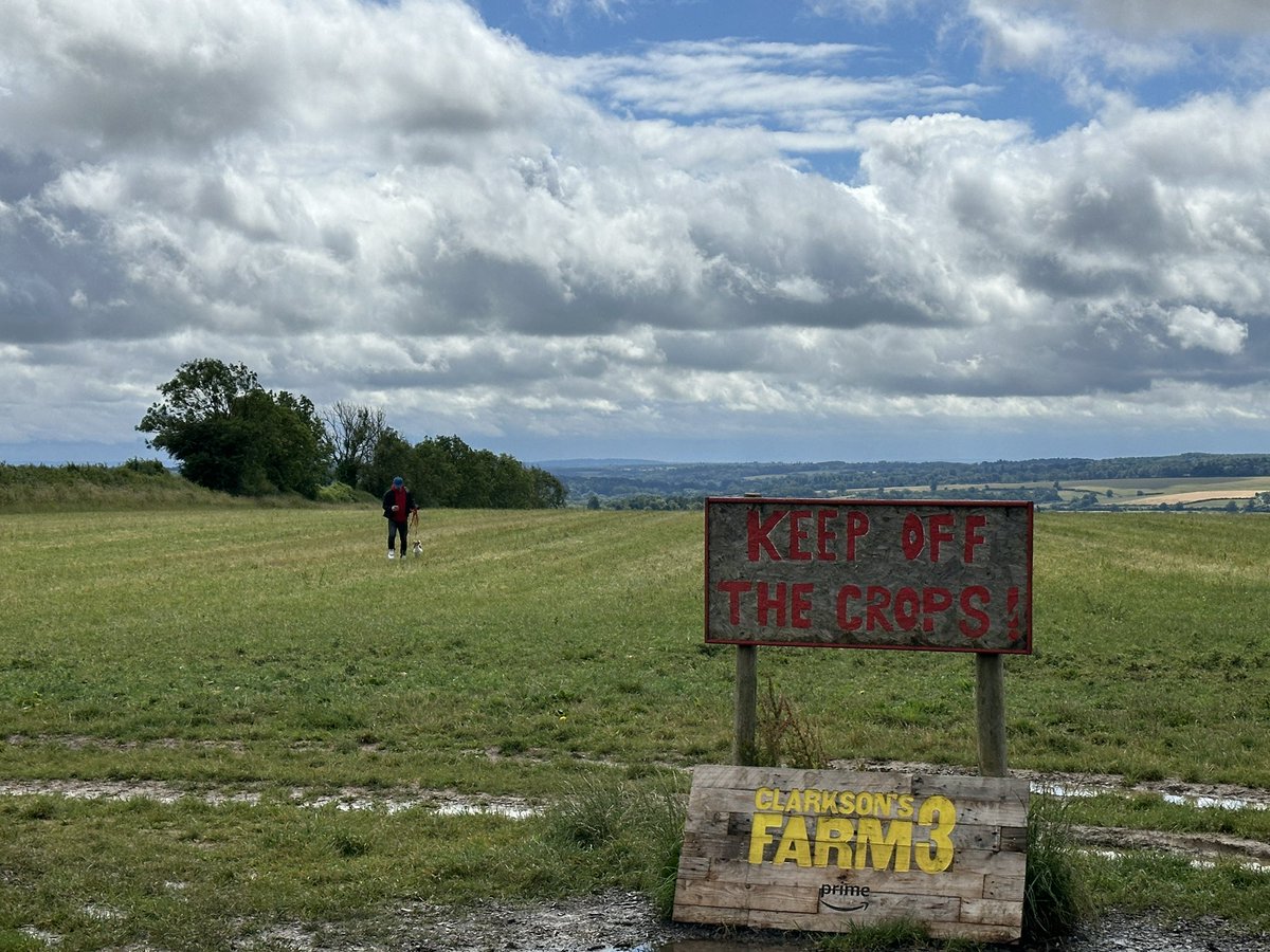 FizzySurfer's tweet photo. @JeremyClarkson Think you need a bigger sign 🤷‍♂️ https://t.co/gb8EY5IRMM