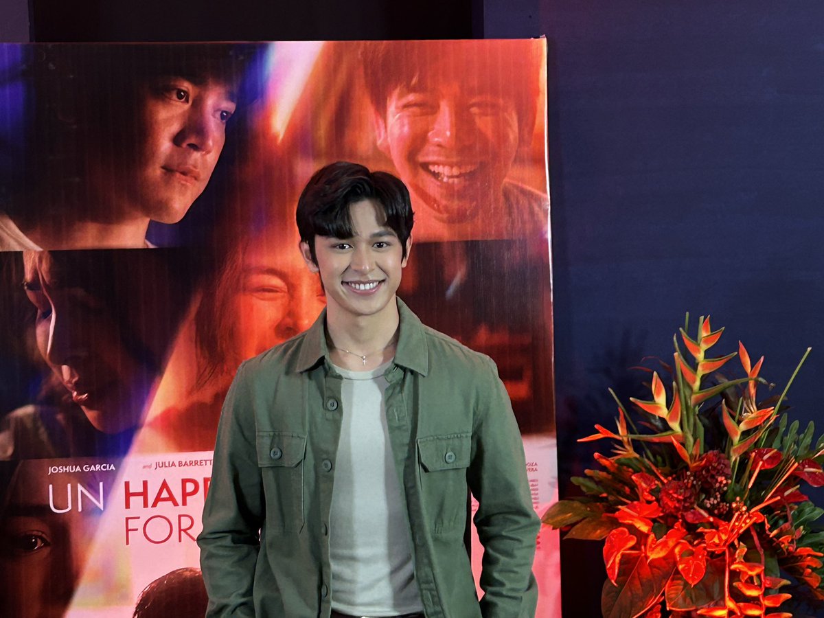 StarCinema's tweet photo. HAPPENING NOW | Aljon Mendoza enters the #UnHappyForYouMediaCon

Join the LIVE now via Star Cinema, Viva Films, and other Kapamilya pages!

Sama-sama tayong mag-relapse sa #UnHappyForYou in cinemas this August 14 https://t.co/CiwwGEtmQO