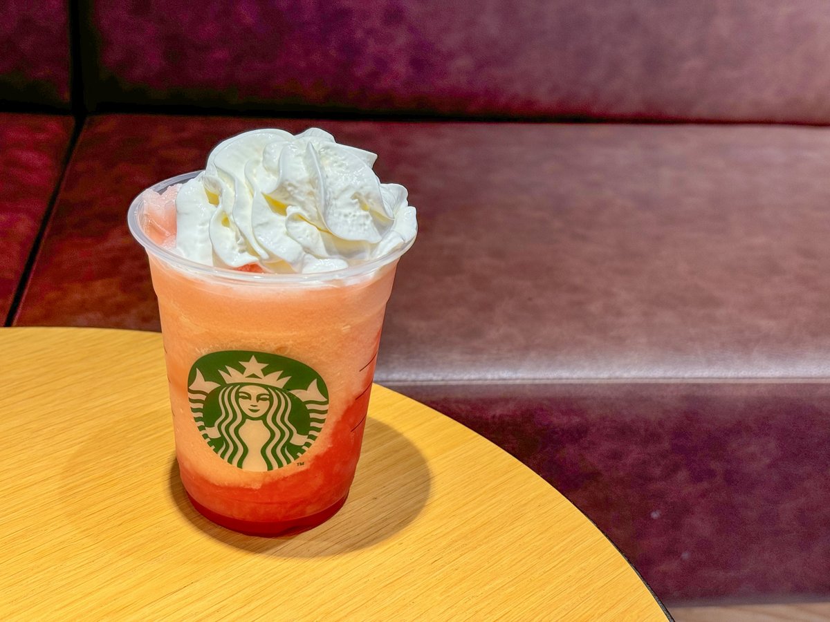 sutayuri's tweet photo. 今日からのスタバ新作飲んだー🍑
夏の風物詩モモ🍑

ラブ &amp; ピーチ フラペチーノ

やっぱり桃はうまい🍑
今年もいっぱい桃のも

#スタバ #新作 #ピーチ https://t.co/JejBAwRC8y