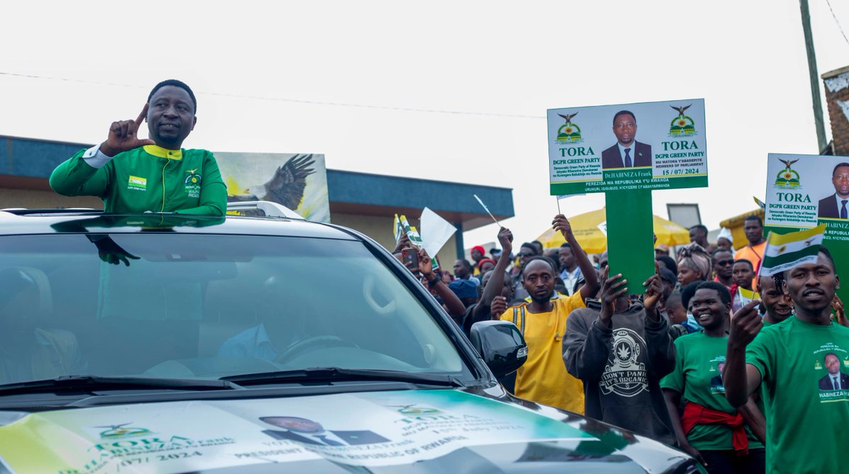 DemGreenPartyRw's tweet photo. Umukandida perezida @Drfrankhabineza ari kumwe n'abakandida depite 50 bahagarariye ishyaka #DGPR bakiriwe neza mu karere ka @GicumbiDistrict aho bagiye kugeza ku baturage imigabo n'imigambi ikubiyemo ibyo biteguye kubagezaho. #ToraHabineza #GreenParty #Waneza #RwOT @JeanClaudeNtez2 @RwandaElections
