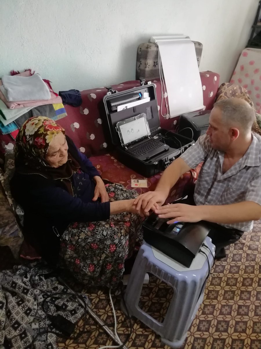 Karahalli1953's tweet photo. 📍Paşalar Köyü

Karahallı İlçe Nüfus Müdürlüğümüz personeli Adreste Nüfus Hizmeti için yaş almış veya sağlık durumu elverişli olmayan vatandaşlarımızın kimlik kartı başvurularını evlerinde almaya devam ediyor. https://t.co/4rk5TBqs4i