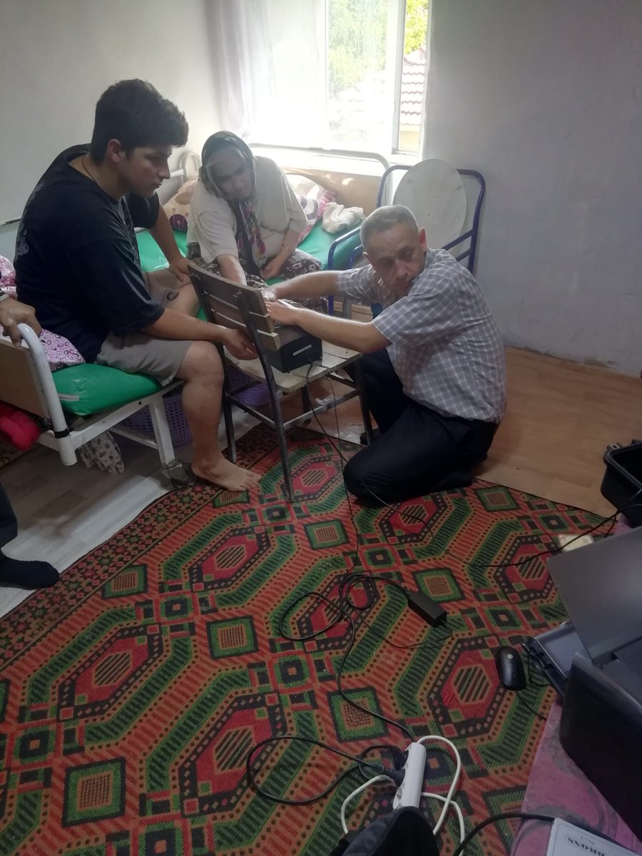 Karahalli1953's tweet photo. 📍Paşalar Köyü

Karahallı İlçe Nüfus Müdürlüğümüz personeli Adreste Nüfus Hizmeti için yaş almış veya sağlık durumu elverişli olmayan vatandaşlarımızın kimlik kartı başvurularını evlerinde almaya devam ediyor. https://t.co/4rk5TBqs4i
