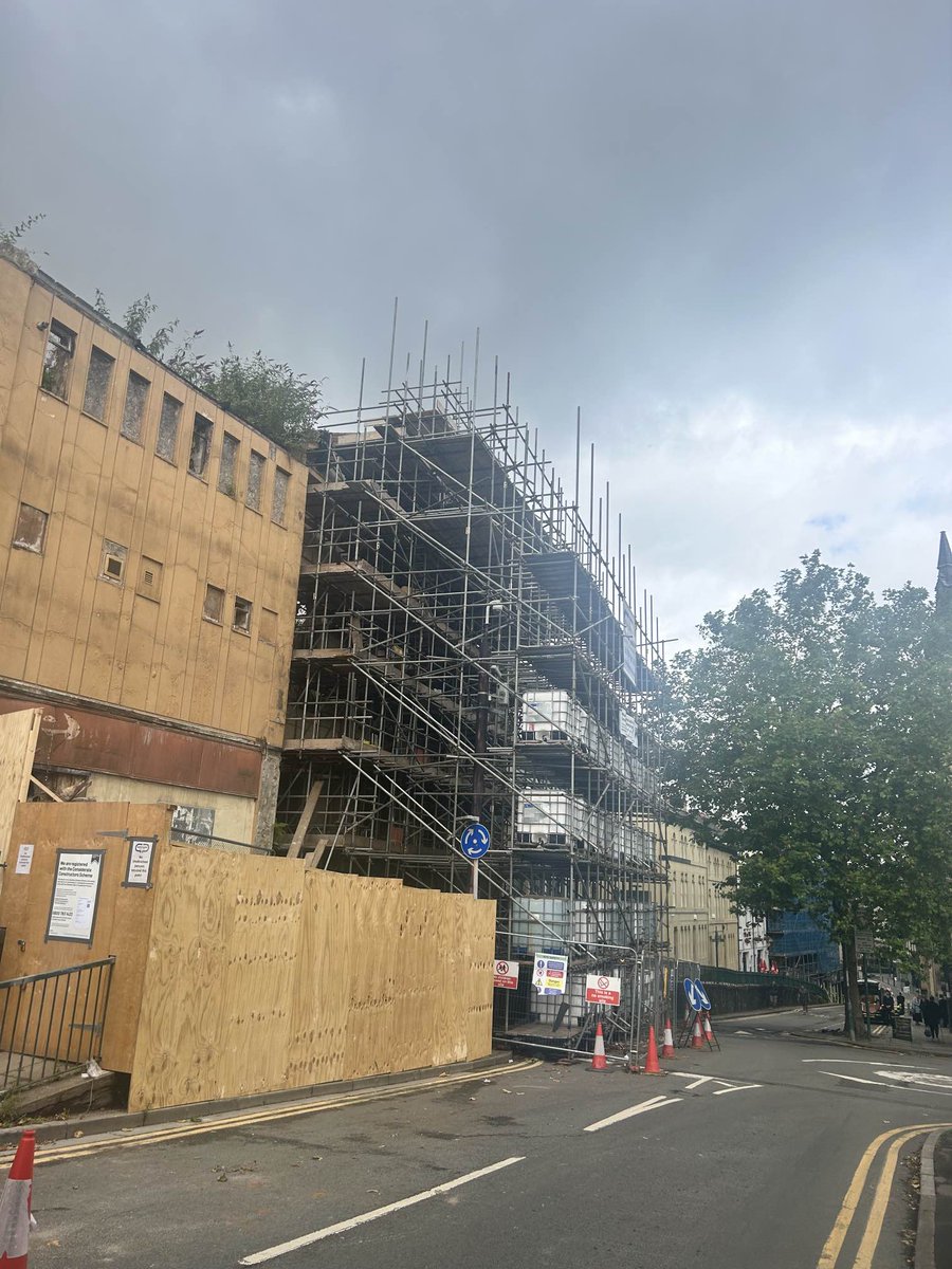 ❗️Take a look at this ❗️
One of the larger projects erected by our team recently😍
No job too big🙃

If you have any scaffolding requirements, please don't hesitate to contact us!

💥FREE QUOTES💥

📞01495 769169
✉️Info@ccscaffoldsystems.co.uk