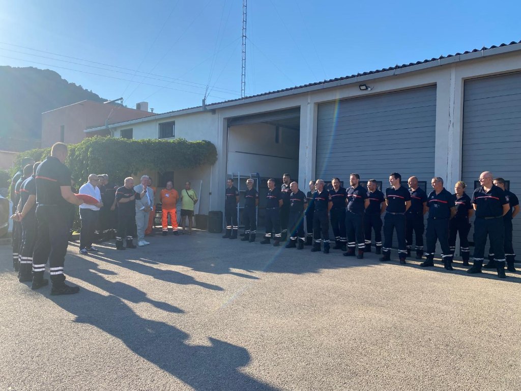 SDIS83's tweet photo. ➡️ Hier a eu lieu la remise des clés d'un CCFM au CIS  Gonfaron en présence de M. @DLain83  #PCASDIS , du #CGL @grohin_e  #DDSIS , et  de M.Bongiorno Thierry maire de Gonfaron https://t.co/mGYFcKMd2i