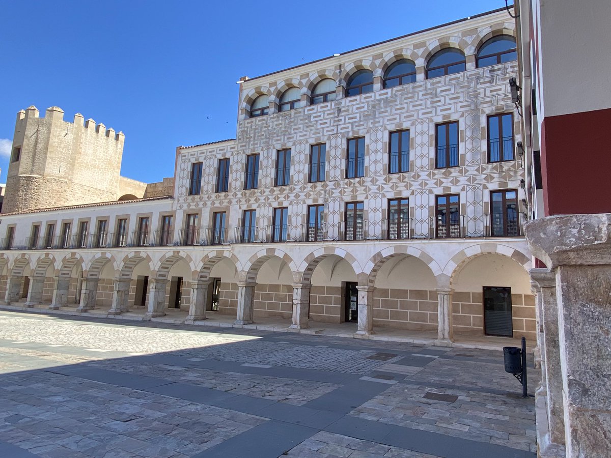 psoebadajoz's tweet image. ▶️El PSOE reprocha al PP tener un relato incoherente sobre el desalojo de la UNED de la plaza Alta.
▶️Les comunican que se vayan de allí y luego les preguntan qué necesitan. 
El PSOE cree que en plaza Alta quieren poner un chiringuito para colocar a gente del PP, una mamandurria…