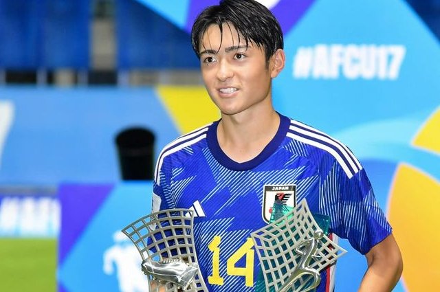 👤Gaku Nawata🇯🇵(1.71,06',AM-CF)
Team: 
Foot: Right
💪Strengths
-Pace
-Agility+Balance
-Create &amp; Score(Link-up play)
-Passing
-Dribbling(ball carrying)
-Shooting
-Technical Ability(first touch)
-Football IQ
-Attacking(1v1)