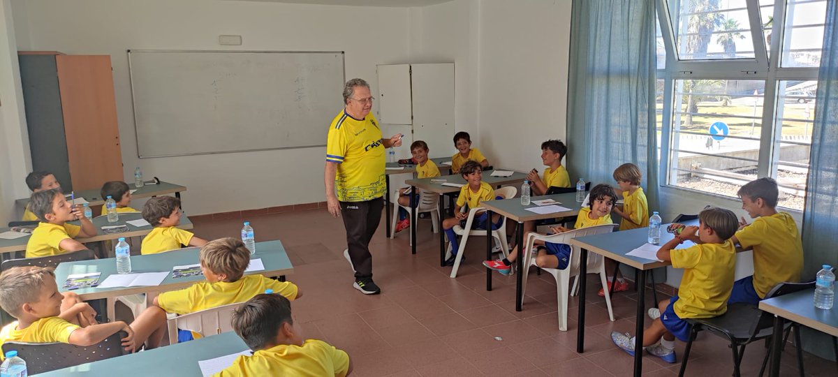 Cadiz_Fundacion's tweet photo. ⚽️💛 ¡Diversión, aprendizaje y mucho fútbol en el #CampusCádizCF de la capital! https://t.co/BHs909MYM4