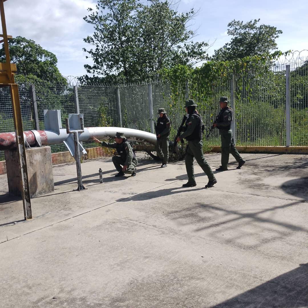 Redi_andes's tweet photo. Fuerza Armada Nacional Bolivariana en defensa de nuestra soberanía siempre desplegada en servicio de la nación, garantizando la seguridad y bienestar, la paz y el sosiego de la población venezolana! 
#IntegrarEsVencer https://t.co/n7Rx2w0i4v