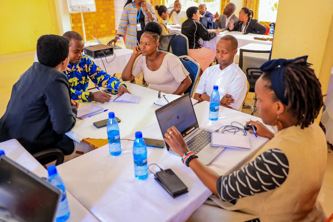WhoBurundi's tweet photo. Ouvert par le Représentant de @WhoBurundi, cet atelier vise à encourager et engager les partenaires non étatiques à adopter les meilleures pratiques pour prévenir et faire face à l’#EAHS dans l’esprit de #ToléranceZéro. https://t.co/teuuUjy3hY