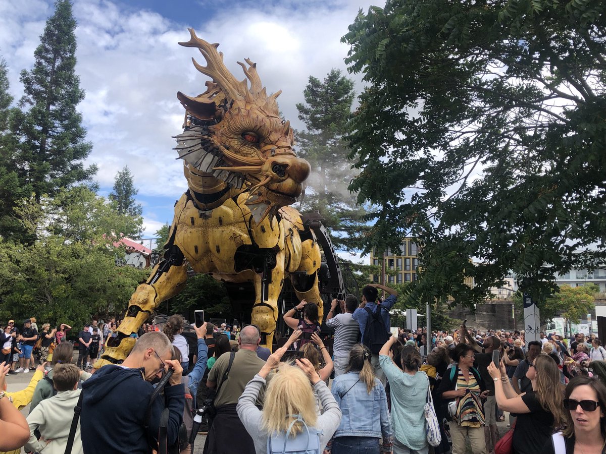 PresseOceanLive's tweet photo. Long Ma, le cheval dragon dans toute sa splendeur #Nantes (trois promenades sont calées ce mercredi) https://t.co/RouQWv9gLQ