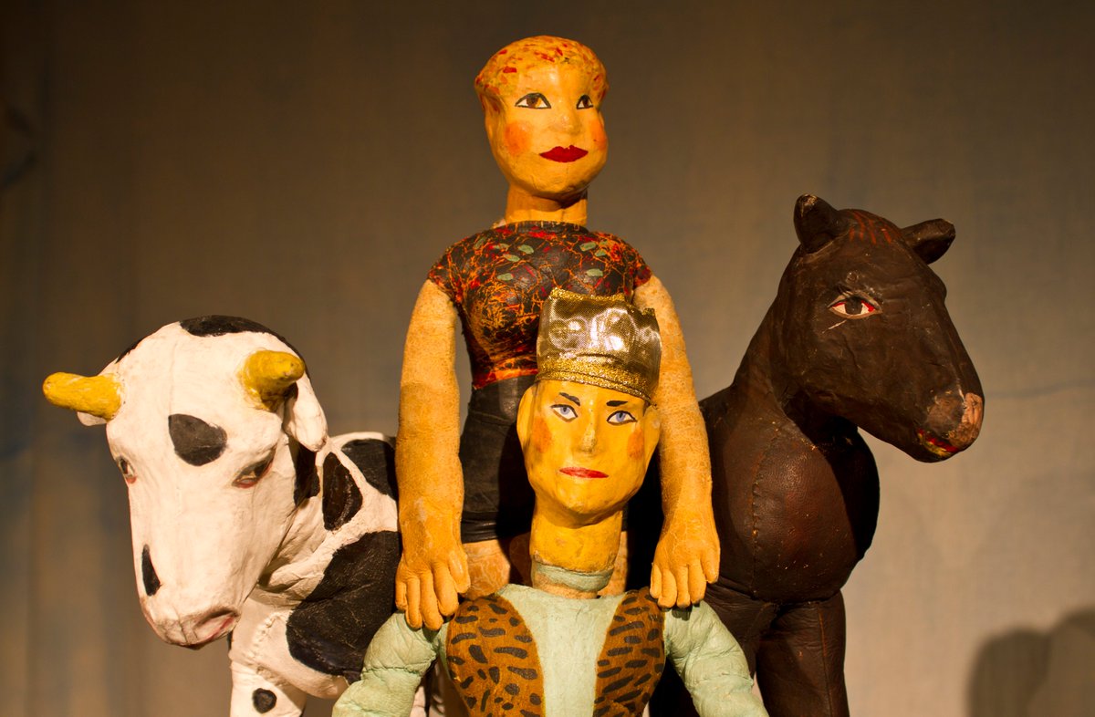 Morgen, 11.7.24, spielt Gabriele Wittich im grünen Klassenzimmer der Nehring-Grundschule hinter der Ingeborg-Bachmann-Bibliothek zwei Puppentheateraufführungen.
14Uhr und 15Uhr: "Die Glückssucher" und "Die Märchenträumer" 
- kostenfrei
- für Kinder ab 4 Jahren