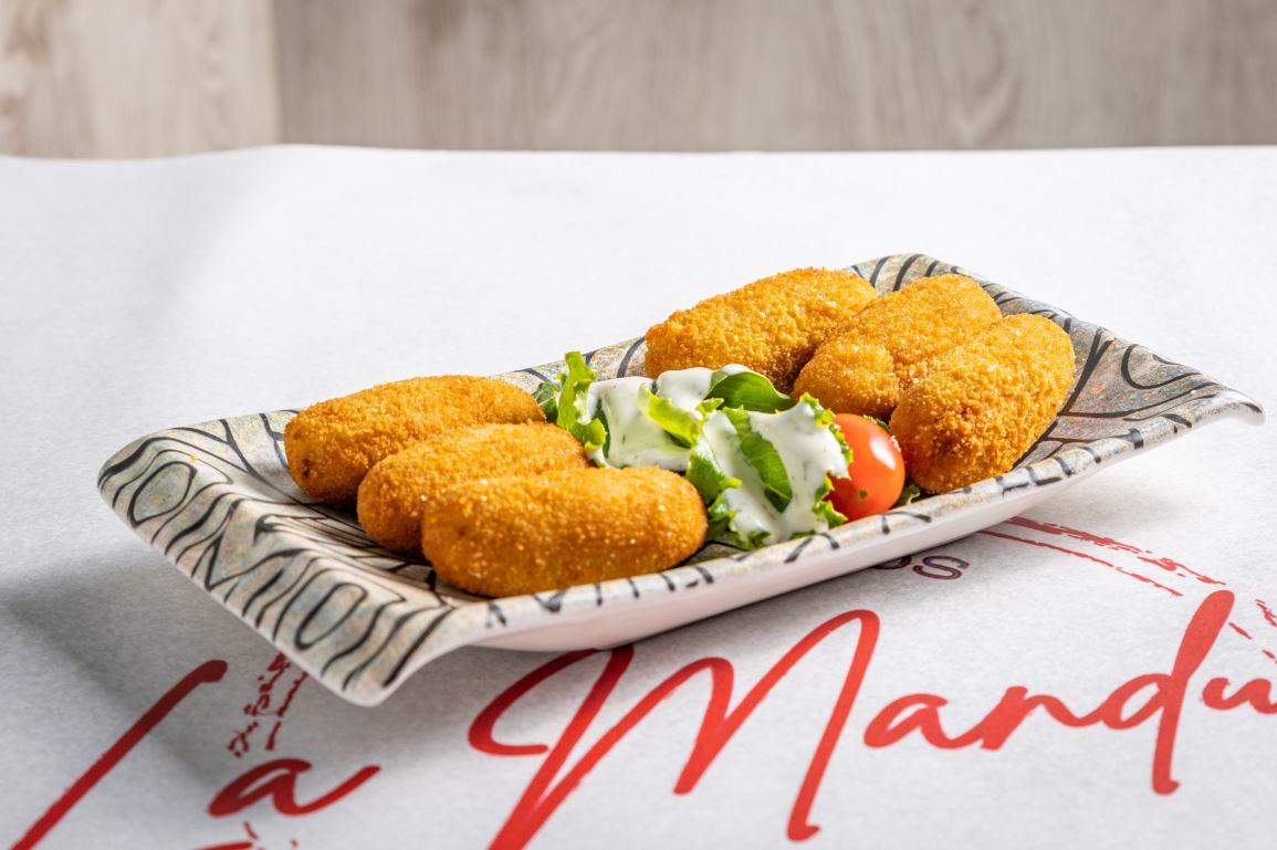 ManducaEstepona's tweet photo. Sabemos que un buen plato de croquetas es absolutamente irresistible 😉
#Bar #Tapas #Estepona https://t.co/2yw5VR8WxJ