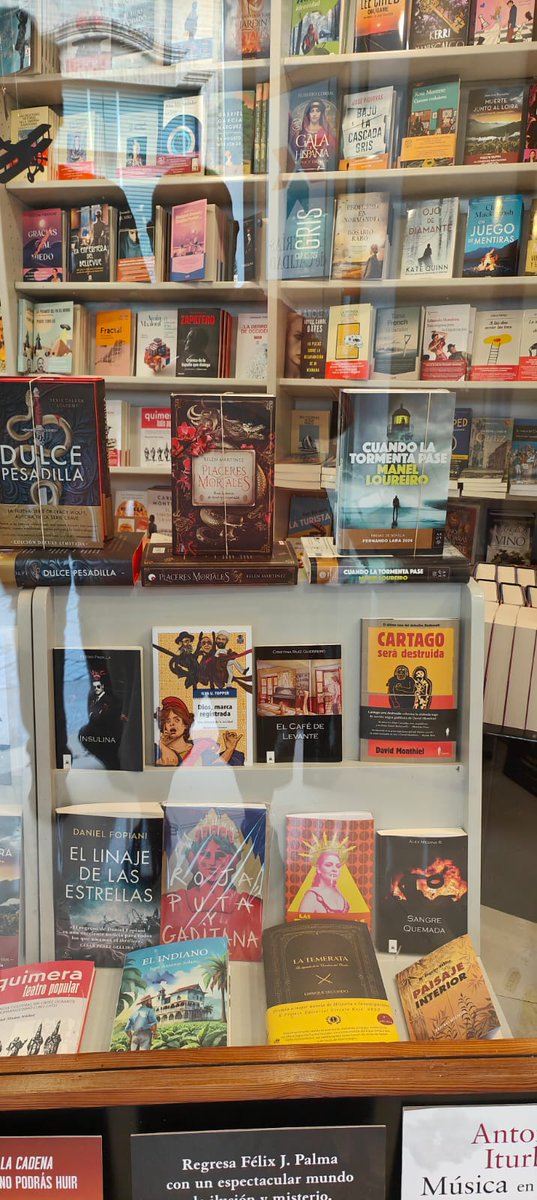 Blogscritor's tweet photo. Qué maravillosa sensación que ver tu obra en la estantería de una librería.
Gracias, Quorum. https://t.co/QOPPpBtpq8