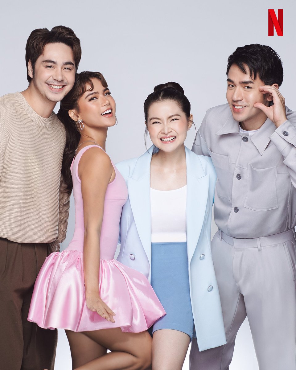 Netflix_PH's tweet photo. Scooch over, I love y’all 📷 BarDa and MaThon finally meet on Bida/Bida this July 12, and I am so seated it's not even funny. See you guys on Netflix Philippines’ YouTube page!

#BidaBidaSaNetflix #BarDa #BarbieForteza #DavidLicauco #MaThon #MarisRacal #AnthonyJennings #PulangAraw #MariaClaraAtIbarra #CantBuyMeLove #SnoRene #Netflix