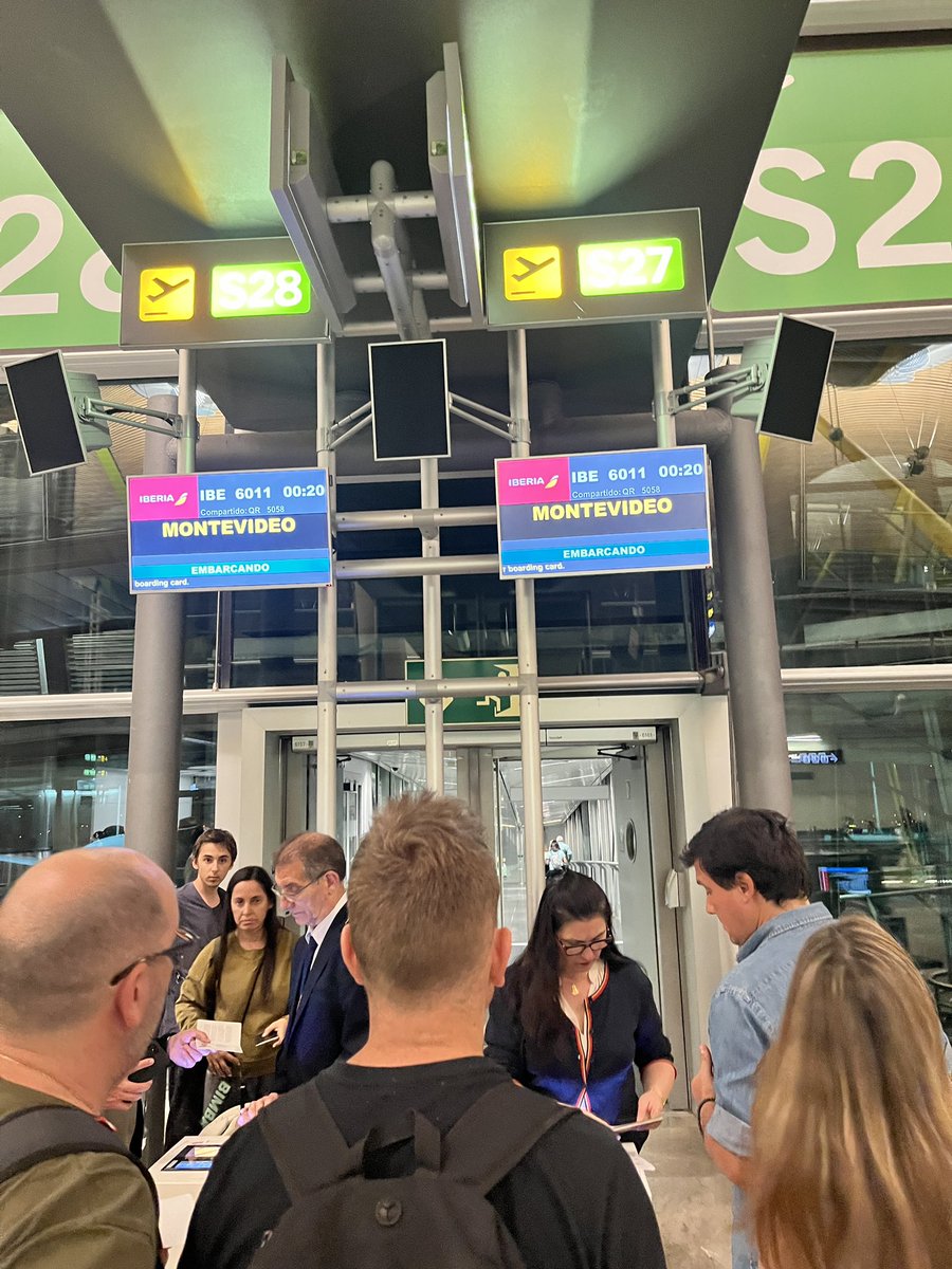 MathiEscotto's tweet photo. @iberiaexpress Mientras tanto @iberiaexpress sigo esperando no solo un pedido público de disculpas por el trato recibido sino también una explicación y compensación por la decisión autoritaria de vender mi pasaje vuelo IB6011 con salida el 22 de junio a las 00:10 y llegada a las 08:05 a (MVD) https://t.co/KqISF7y5bG