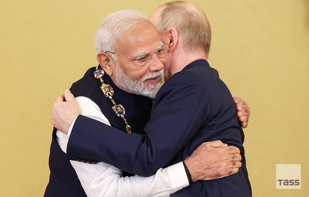 Shockwaves at NATO Summit!

Indian Prime Minister Modi’s hug with Russian President Putin sent shockwaves through the high-stakes NATO summit. But why?

Just before this unexpected embrace, Russia and India agreed to set up weapon joint ventures in India. Boom!
