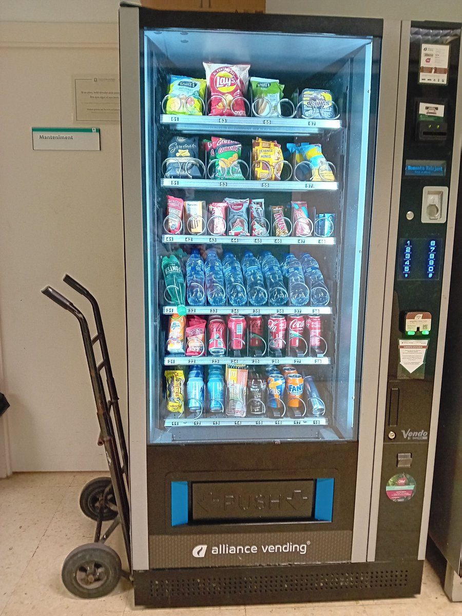 inadal1's tweet photo. Proposta nutricional a l'Hospital Odontològic de Bell vitge (equivalent a la d'altres centres sanitaris) Grinyola! https://t.co/rTkfPJ5Mg5