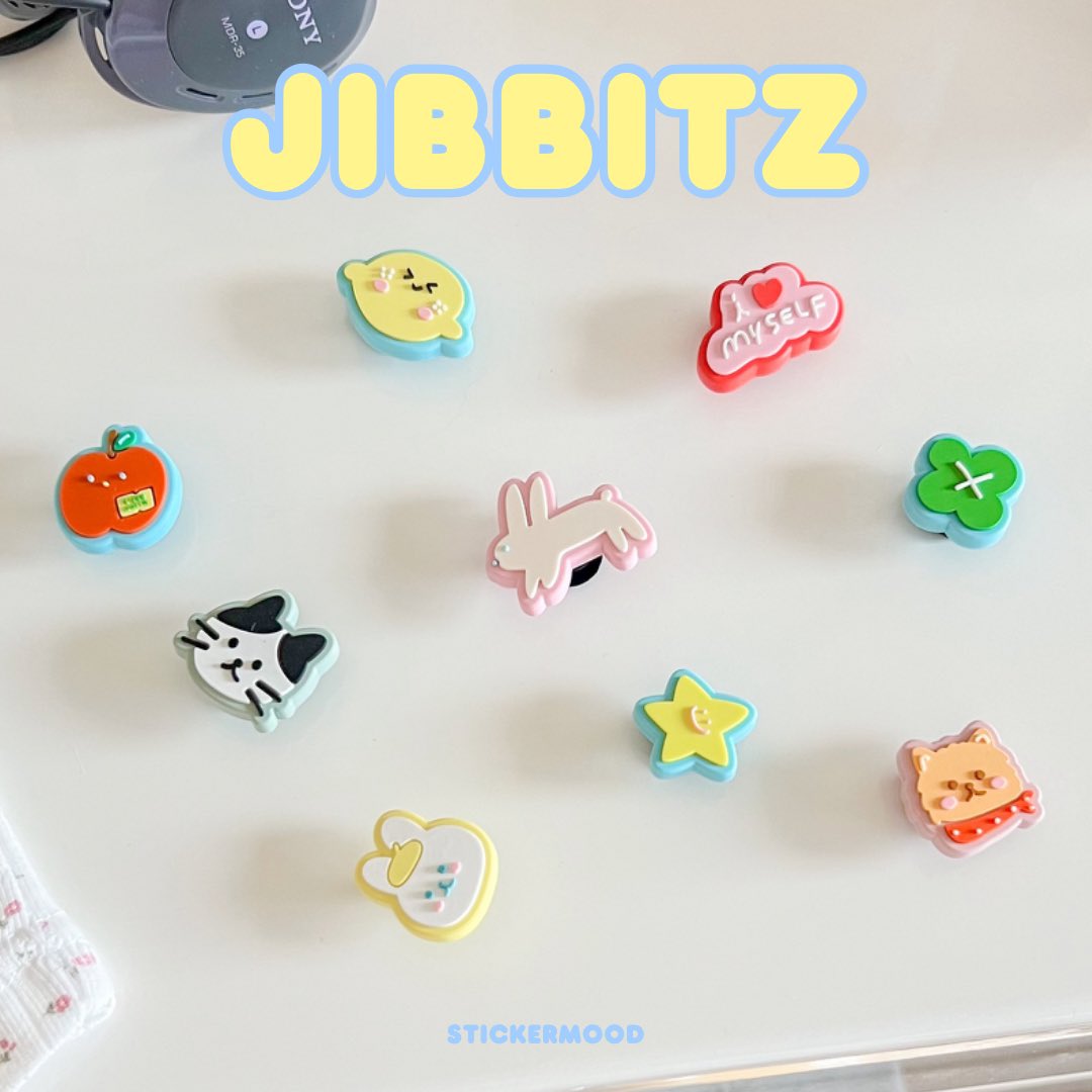 stickermood__'s tweet image. มาแว้ววค่าา🤗 สิ้นสุดการรอคอย ขอฝากน้องๆแกงค์Jibbitzในอ้อมกอดทุกคนด้วยนะค้าาา🫶🏻 น่ารักปุกปิกสุดๆๆเลย

🍎พร้อมส่ง 9 ลาย 
⭐️เอาติดรองเท้า/ สายคล้องมือของที่ร้านได้เลยน้าา

🛒 shope.ee/8f5tDxihMa 

#jibbitz #รีวิว #ป้ายยา #รีวิวshopee #รีวิวช้อปปี้ #ของดีบอกต่อ #ของดี #ของน่ารัก