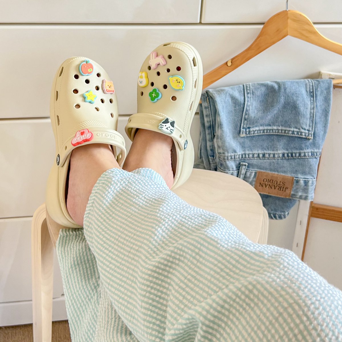 stickermood__'s tweet image. มาแว้ววค่าา🤗 สิ้นสุดการรอคอย ขอฝากน้องๆแกงค์Jibbitzในอ้อมกอดทุกคนด้วยนะค้าาา🫶🏻 น่ารักปุกปิกสุดๆๆเลย

🍎พร้อมส่ง 9 ลาย 
⭐️เอาติดรองเท้า/ สายคล้องมือของที่ร้านได้เลยน้าา

🛒 shope.ee/8f5tDxihMa 

#jibbitz #รีวิว #ป้ายยา #รีวิวshopee #รีวิวช้อปปี้ #ของดีบอกต่อ #ของดี #ของน่ารัก