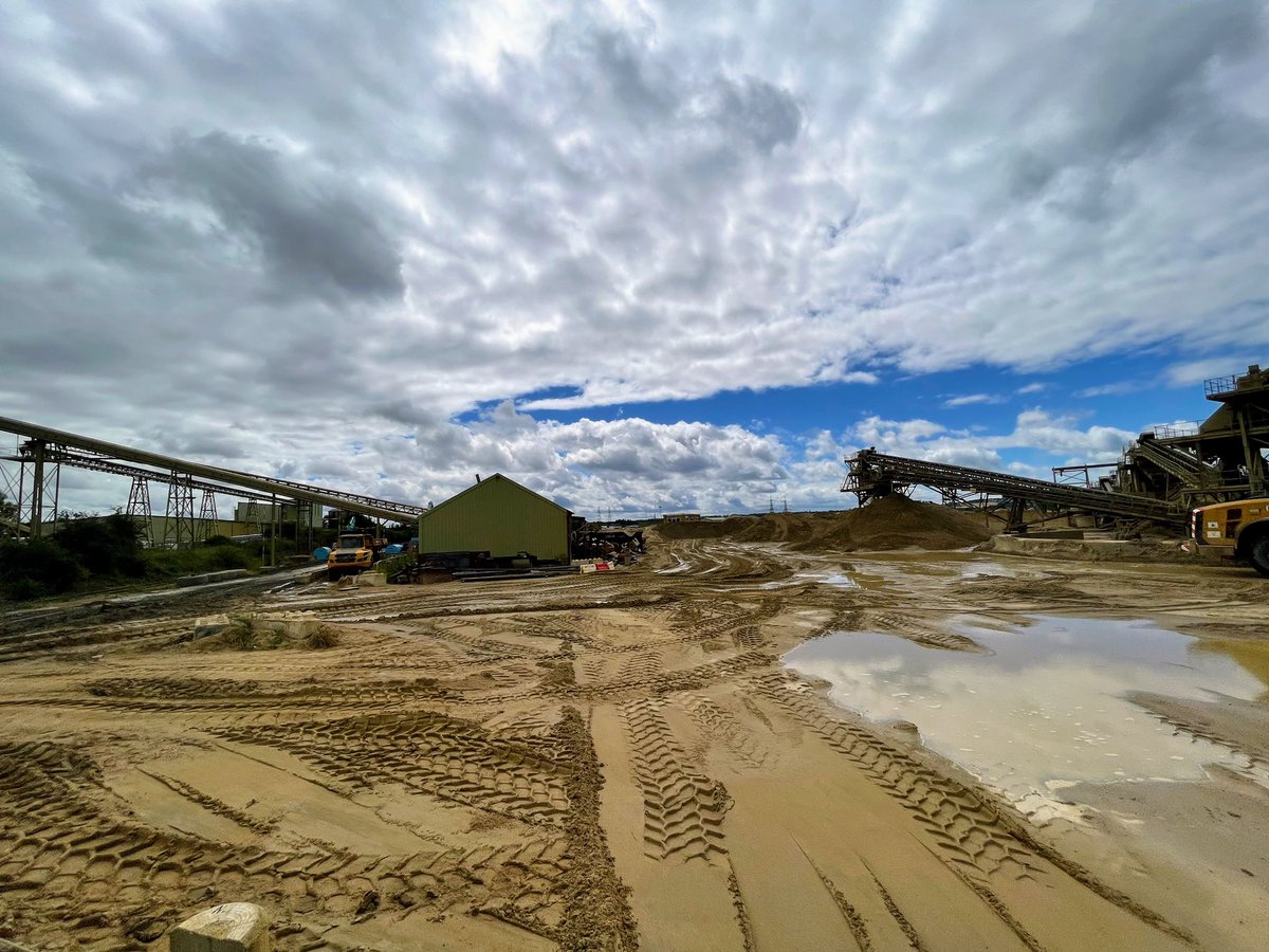 Dominic_Noades's tweet photo. Some exploring today in Cliffe…..
This is a very strange, but very interesting public footpath across the Cliffe Brett aggregates site.
#Exploring #PublicFootpath #Kent
@KentRiderGaz https://t.co/WYsh9izhq2